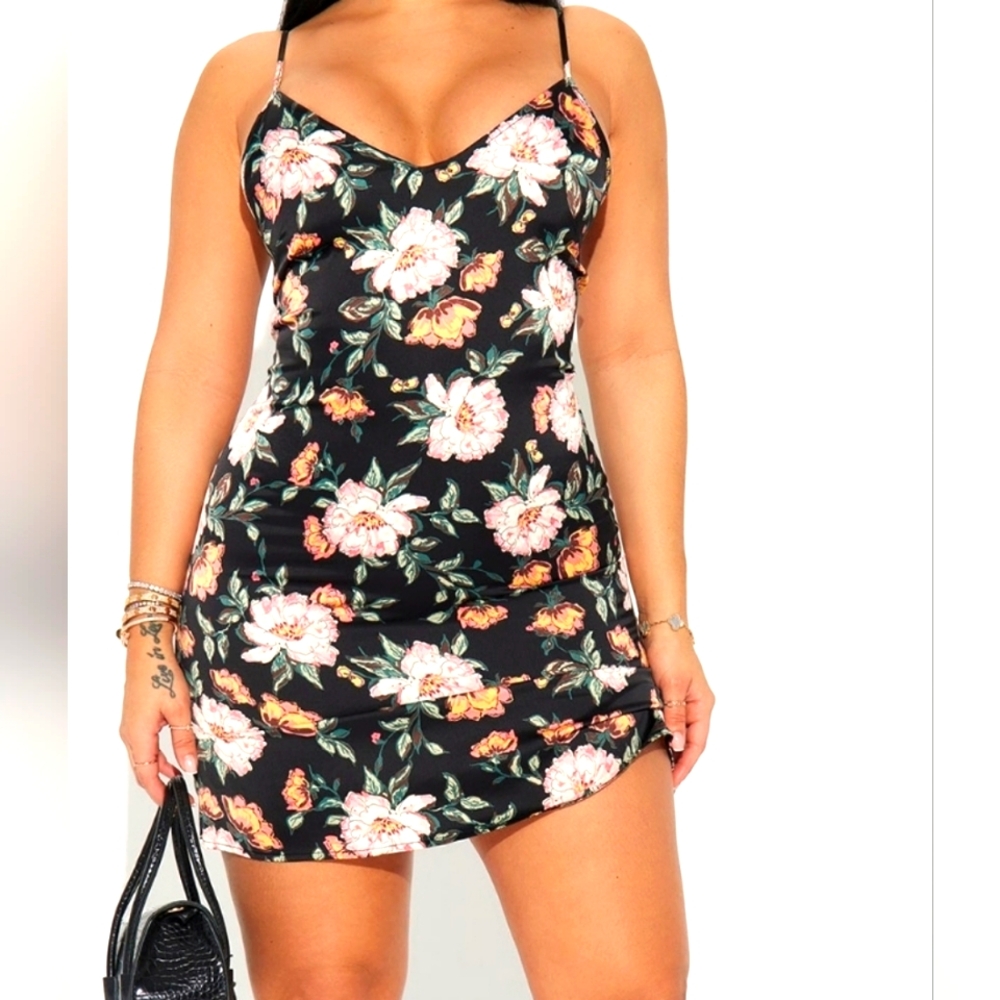 Black floral dress Size Medium New with tag